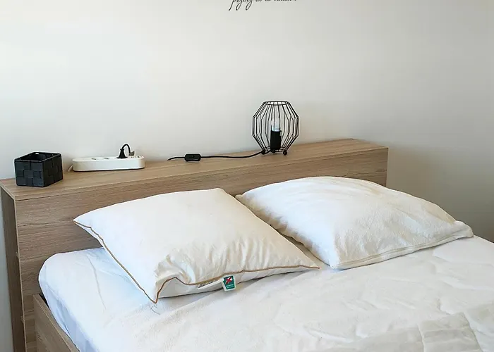 Spacieux 4 Pers A 200m De La Avec Parking Prive - Fr-1-323-443 생 힐레르 드 리에