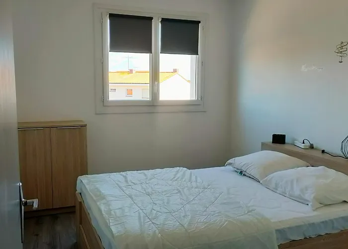 Spacieux 4 Pers A 200m De La Avec Parking Prive - Fr-1-323-443 *