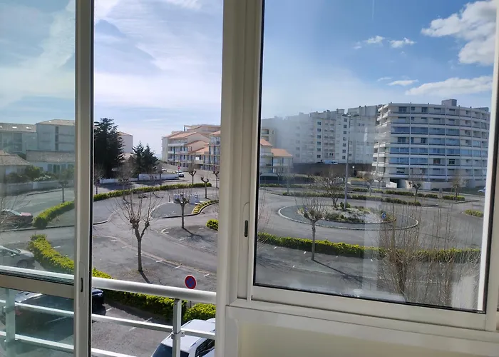 Spacieux 4 Pers A 200m De La Avec Parking Prive - Fr-1-323-443 아파트 생 힐레르 드 리에